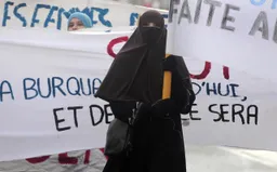 В университетах Франции запретят хиджаб?